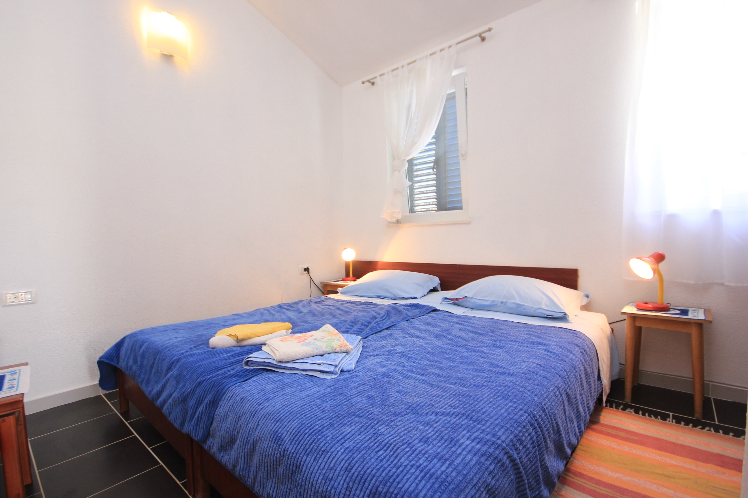 Two bedroom apartment near beach Artatore, Lošinj  A-a