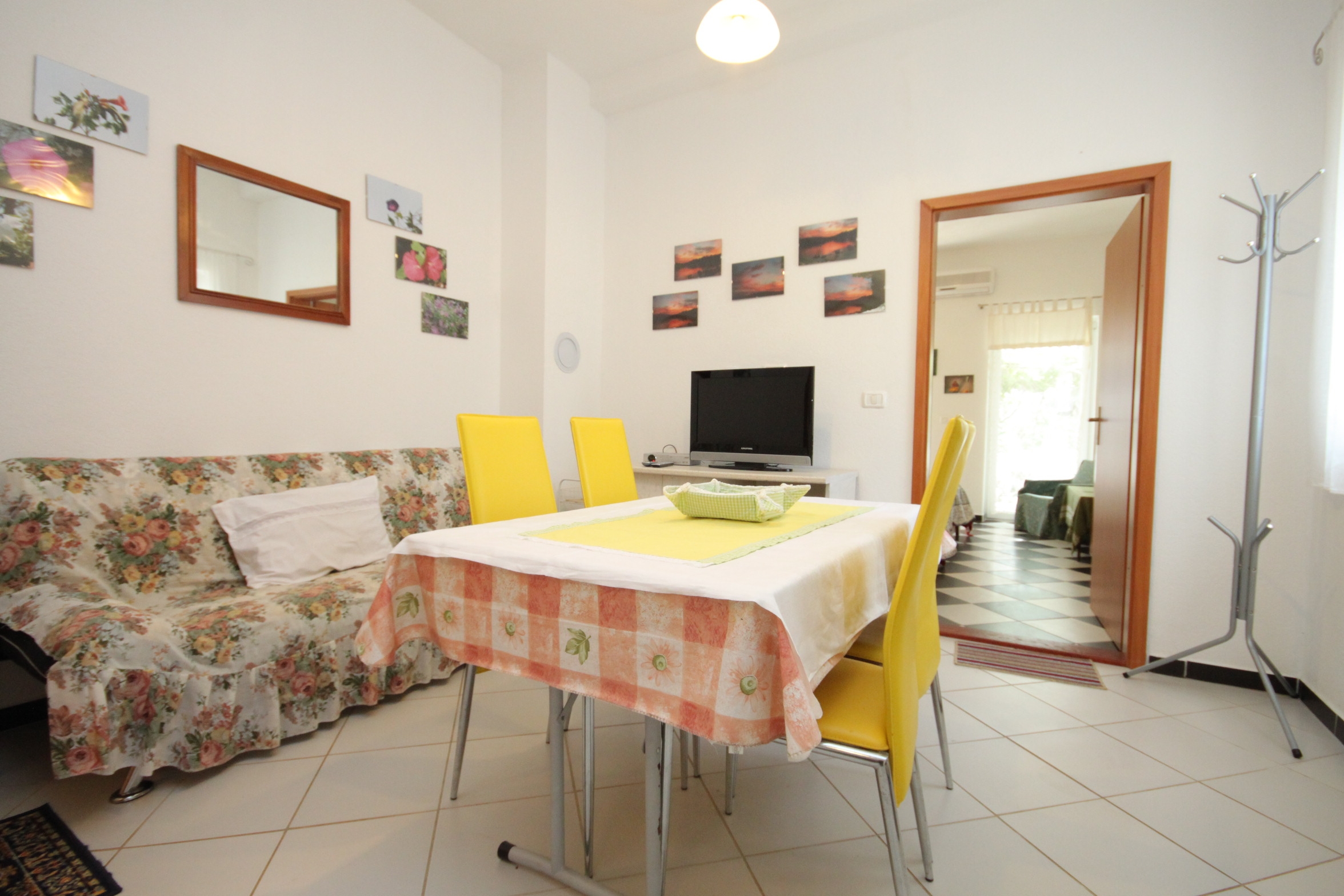 One bedroom apartment near beach Artatore, Lošinj (A-7935-b)