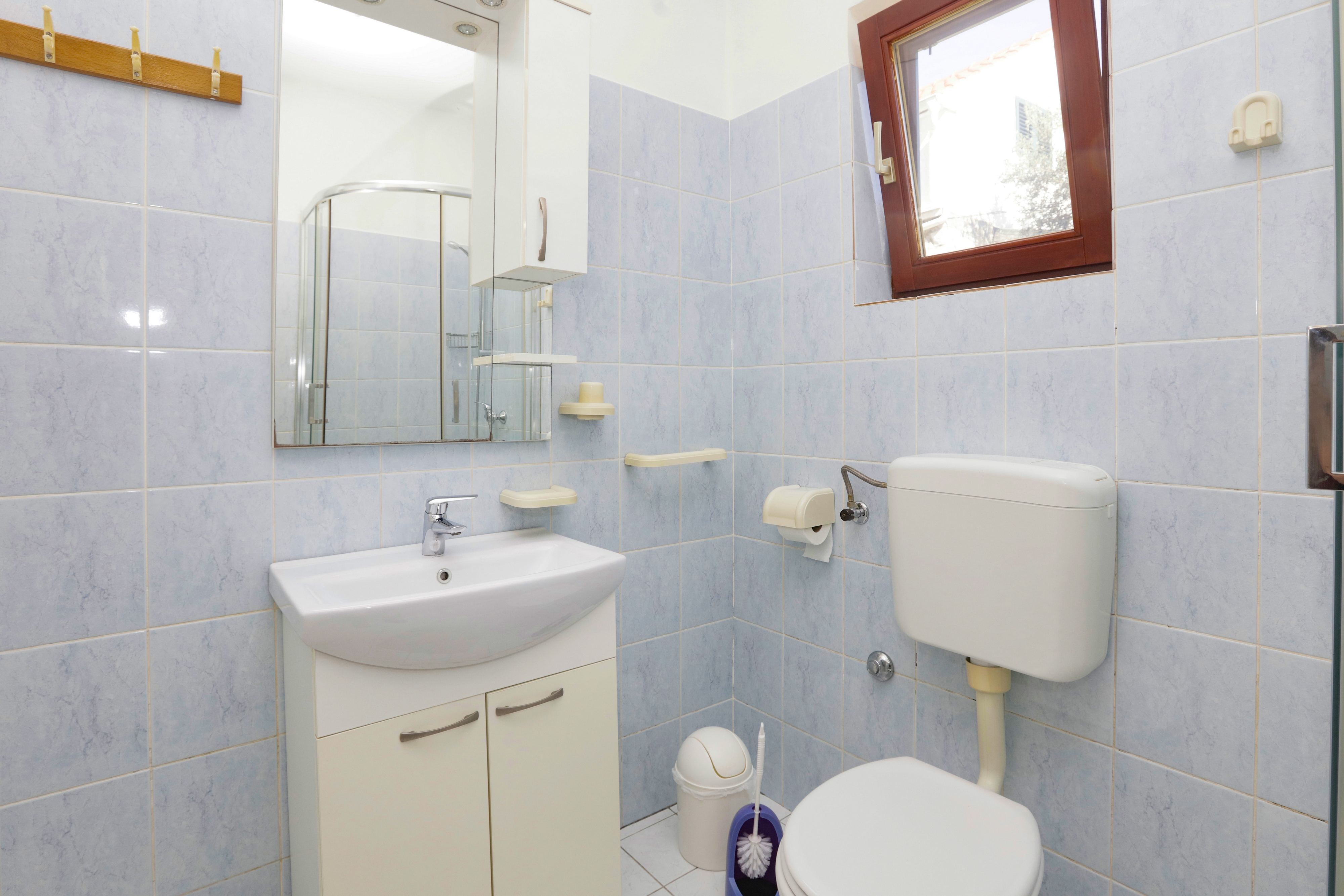 Two bedroom apartment near beach Jezera, Murter  A-a