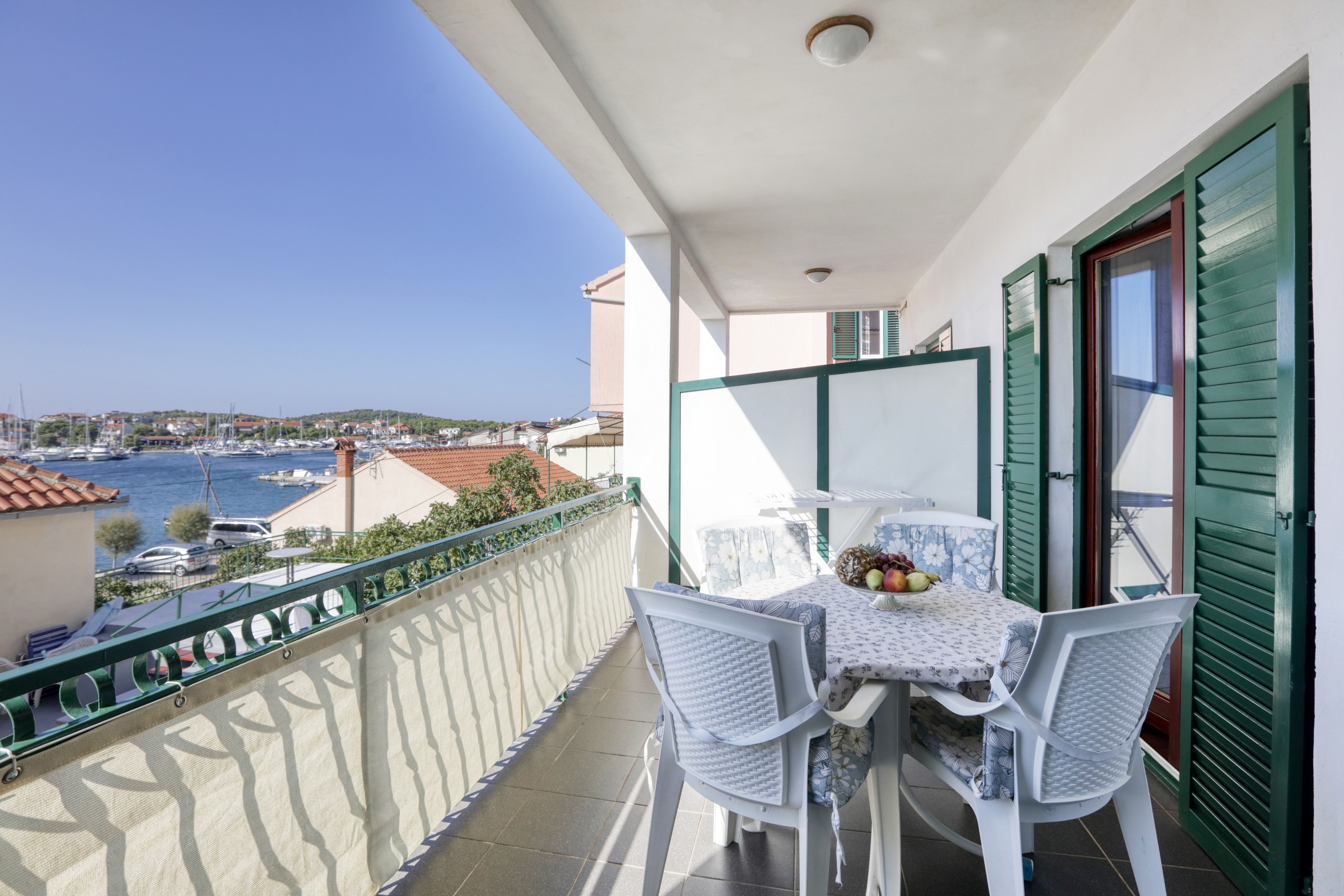Two bedroom apartment near beach Jezera, Murter  A-a
