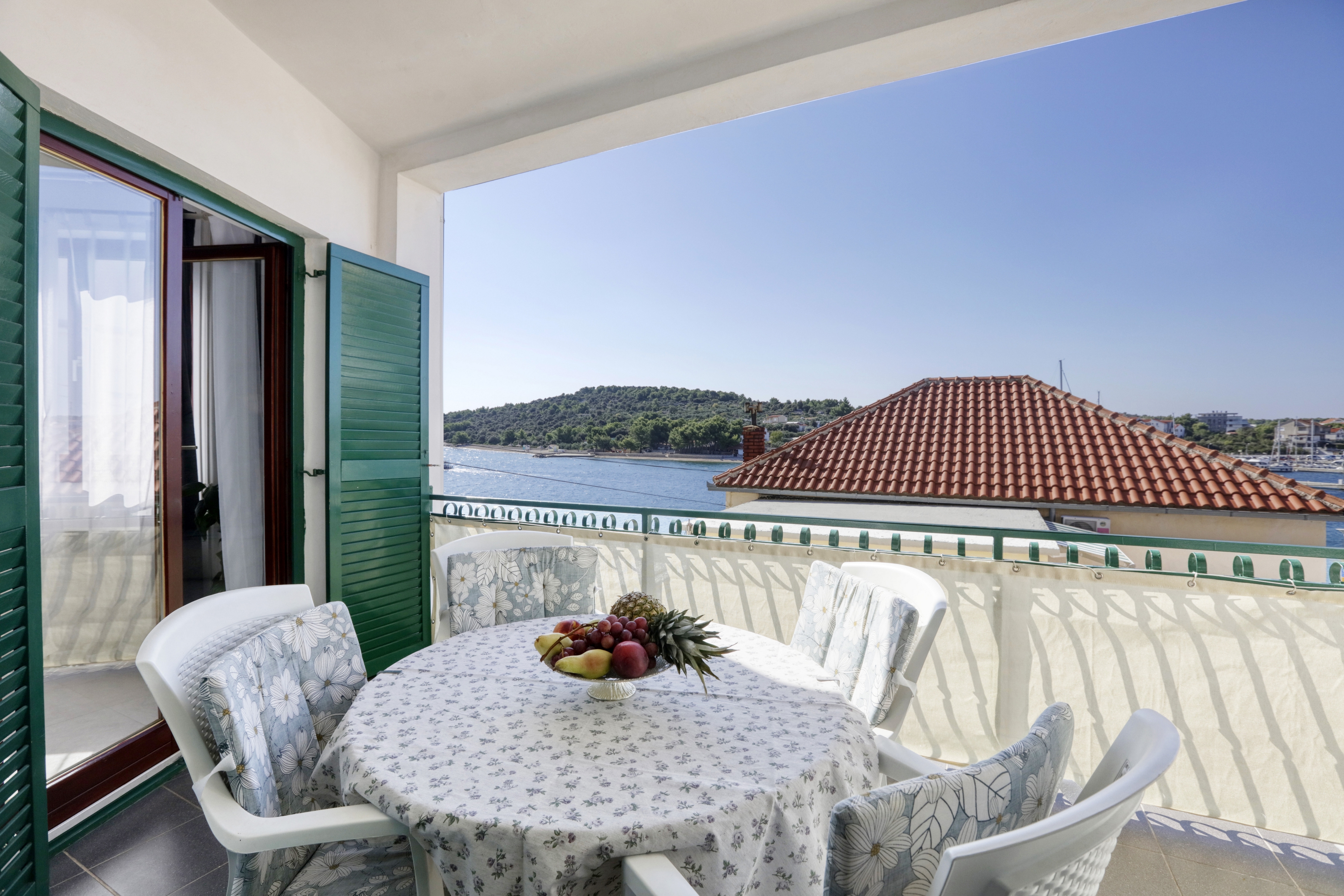 Two bedroom apartment near beach Jezera, Murter  A-a