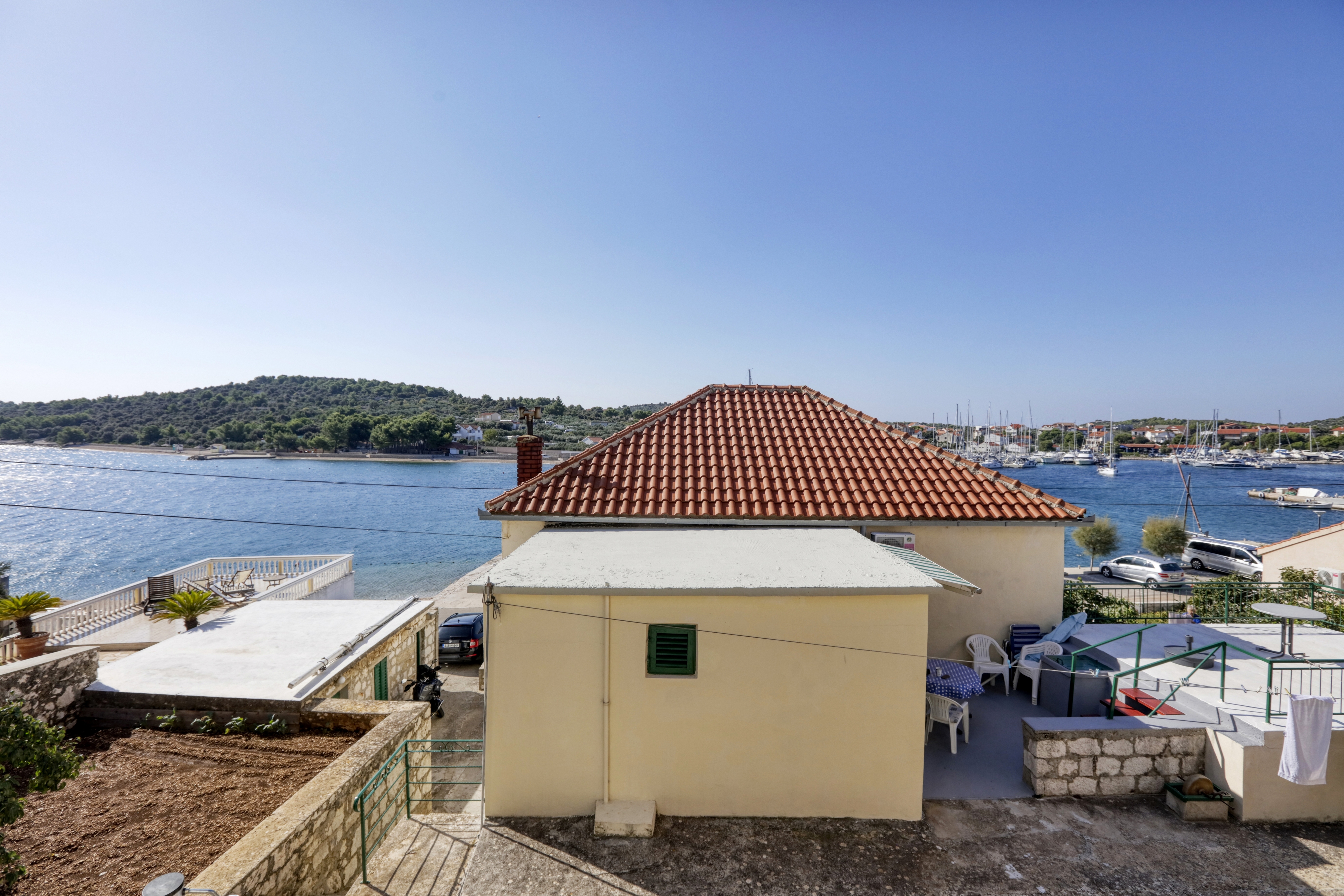 Two bedroom apartment near beach Jezera, Murter  A-a