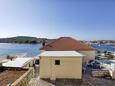 Jezera, Terrasse - Ausblick in folgender Unterkunftsart apartment, Haustiere erlaubt und WiFi.