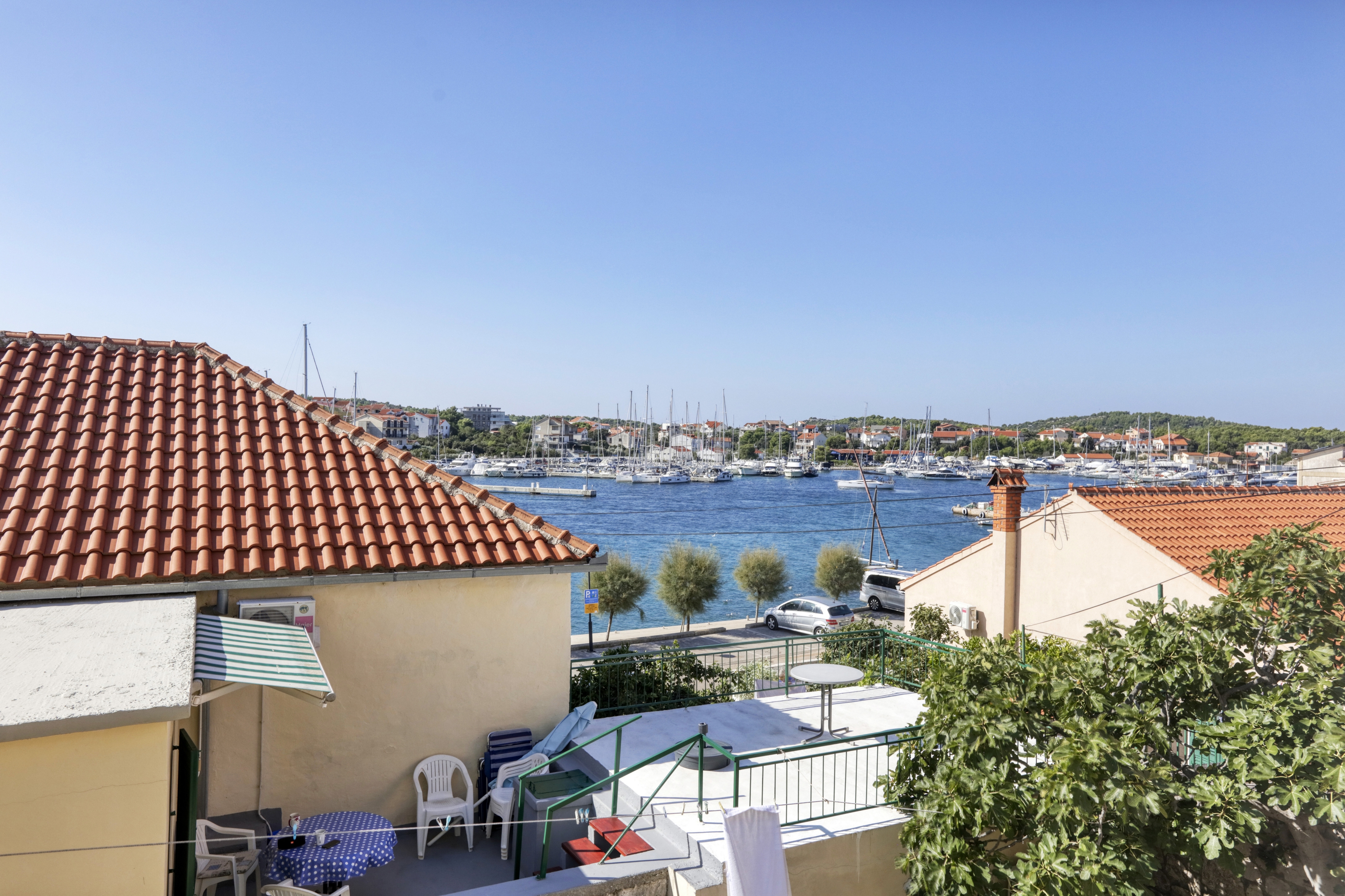 Two bedroom apartment near beach Jezera, Murter  A-a