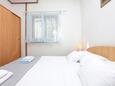 Jezera, Ložnice 1 v ubytování typu apartment, domácí mazlíčci povoleni a WiFi.
