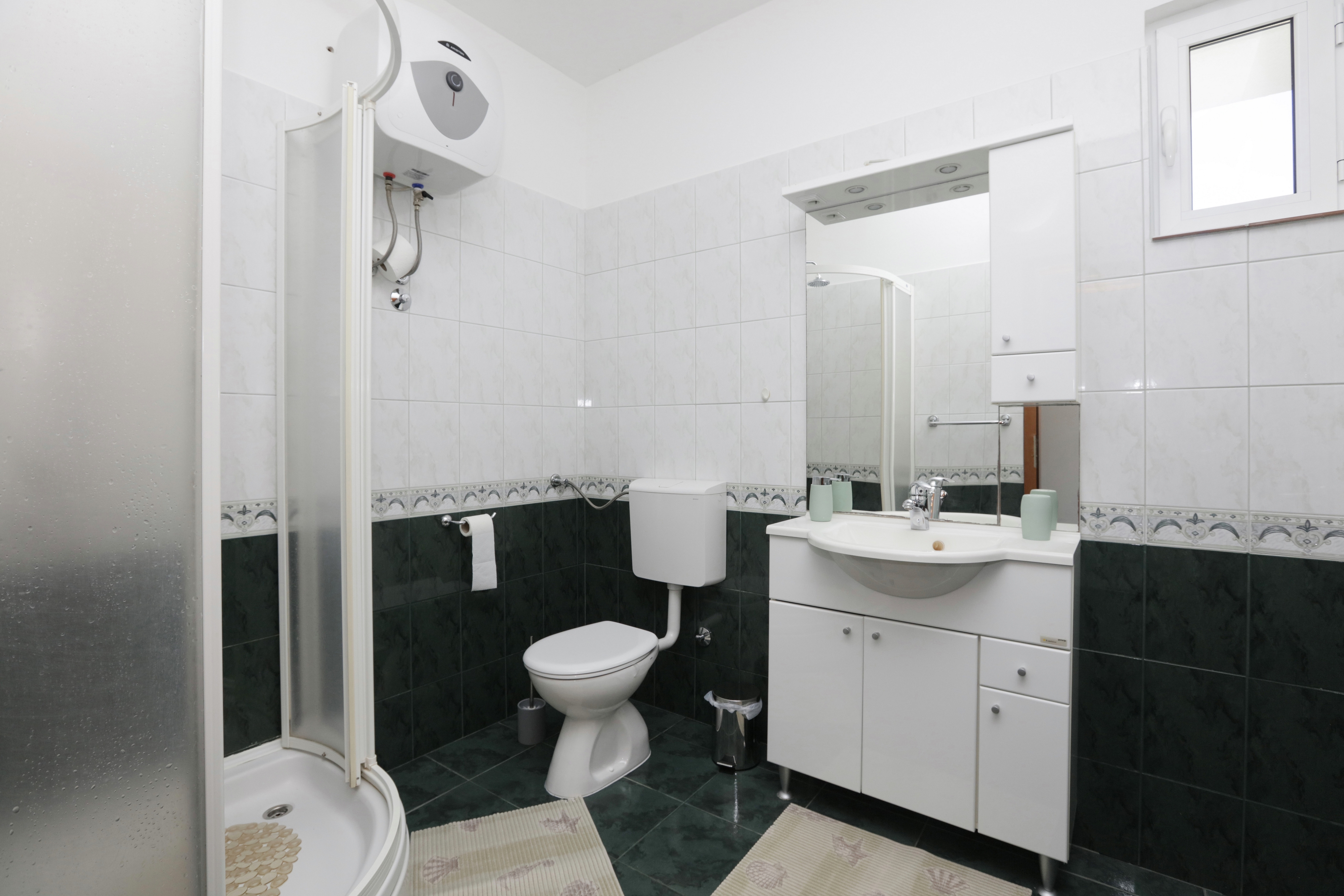 One bedroom apartment near beach Jezera, Murter  A-d