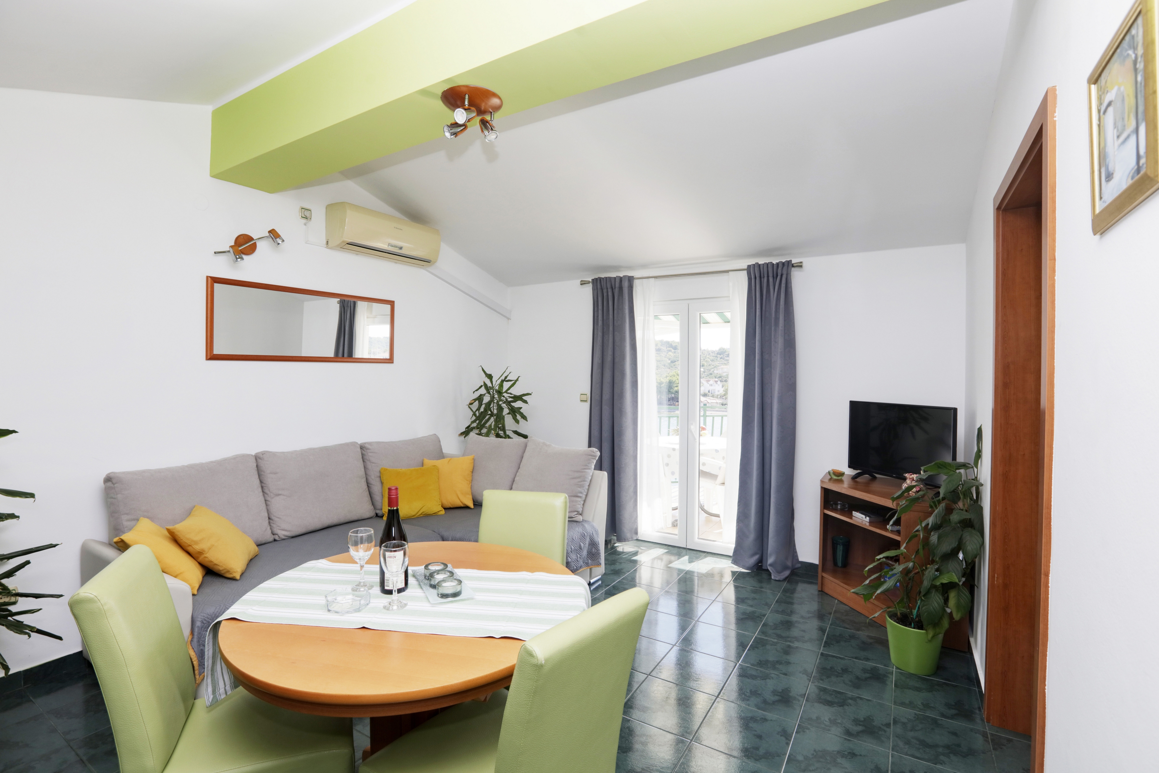 One bedroom apartment near beach Jezera, Murter (A-796-d)