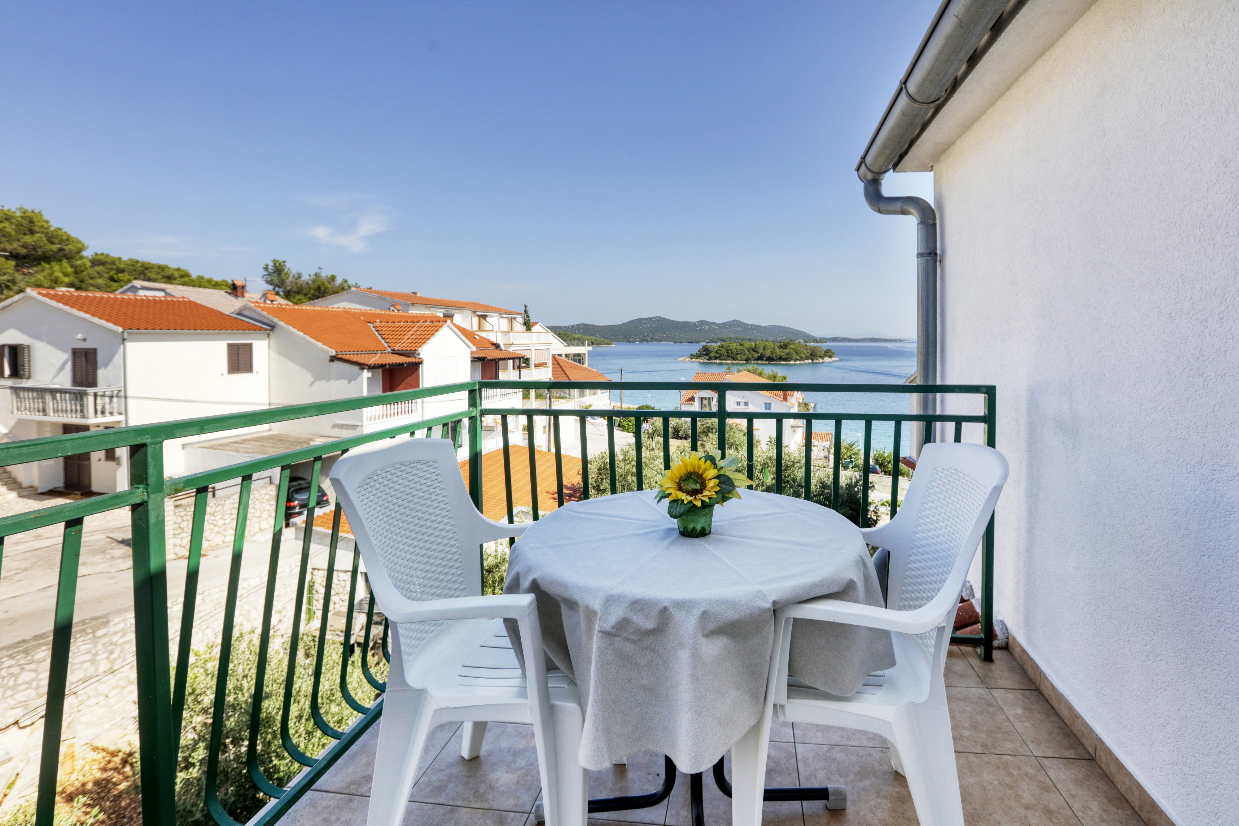 One bedroom apartment near beach Jezera, Murter  A-d