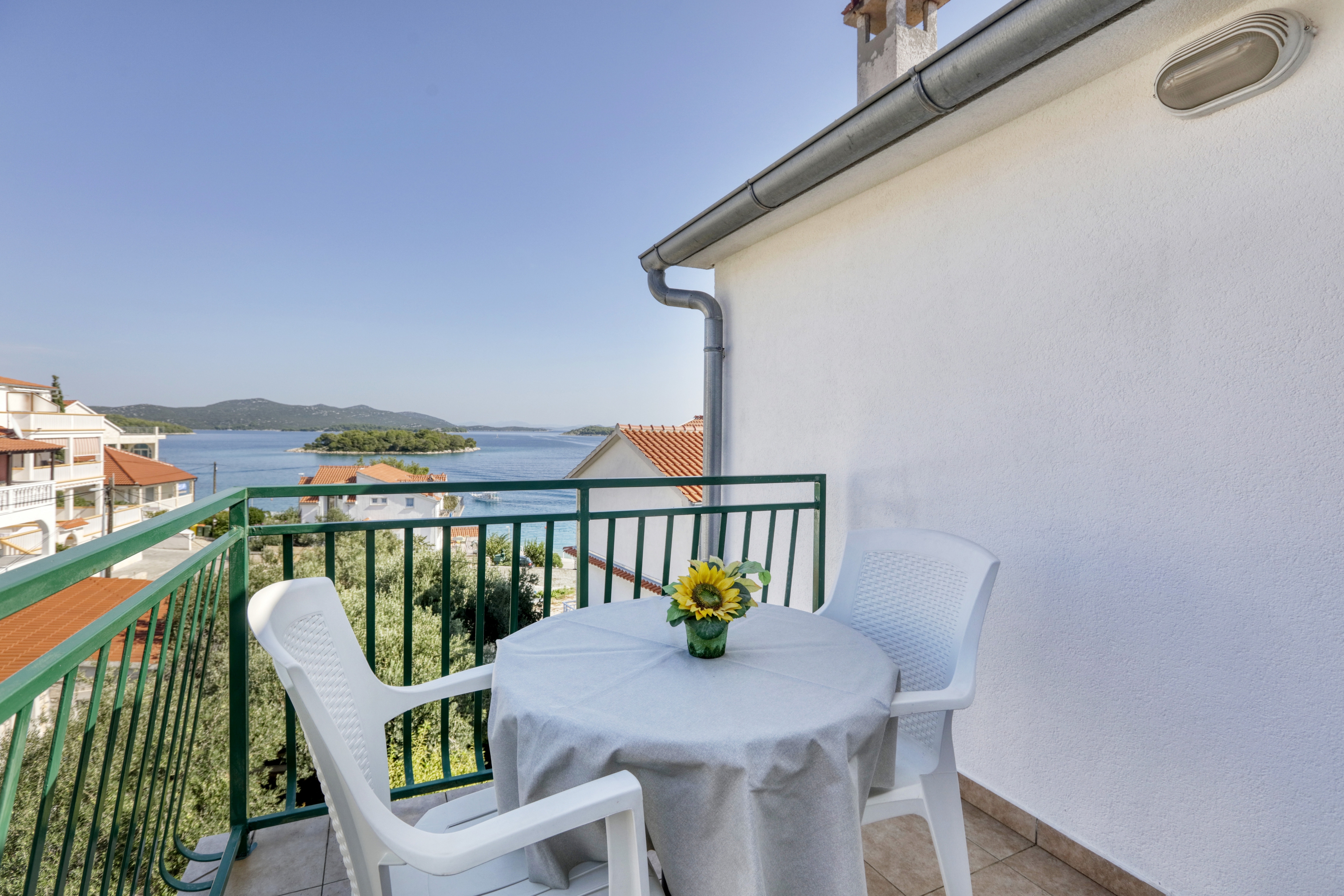 One bedroom apartment near beach Jezera, Murter  A-d