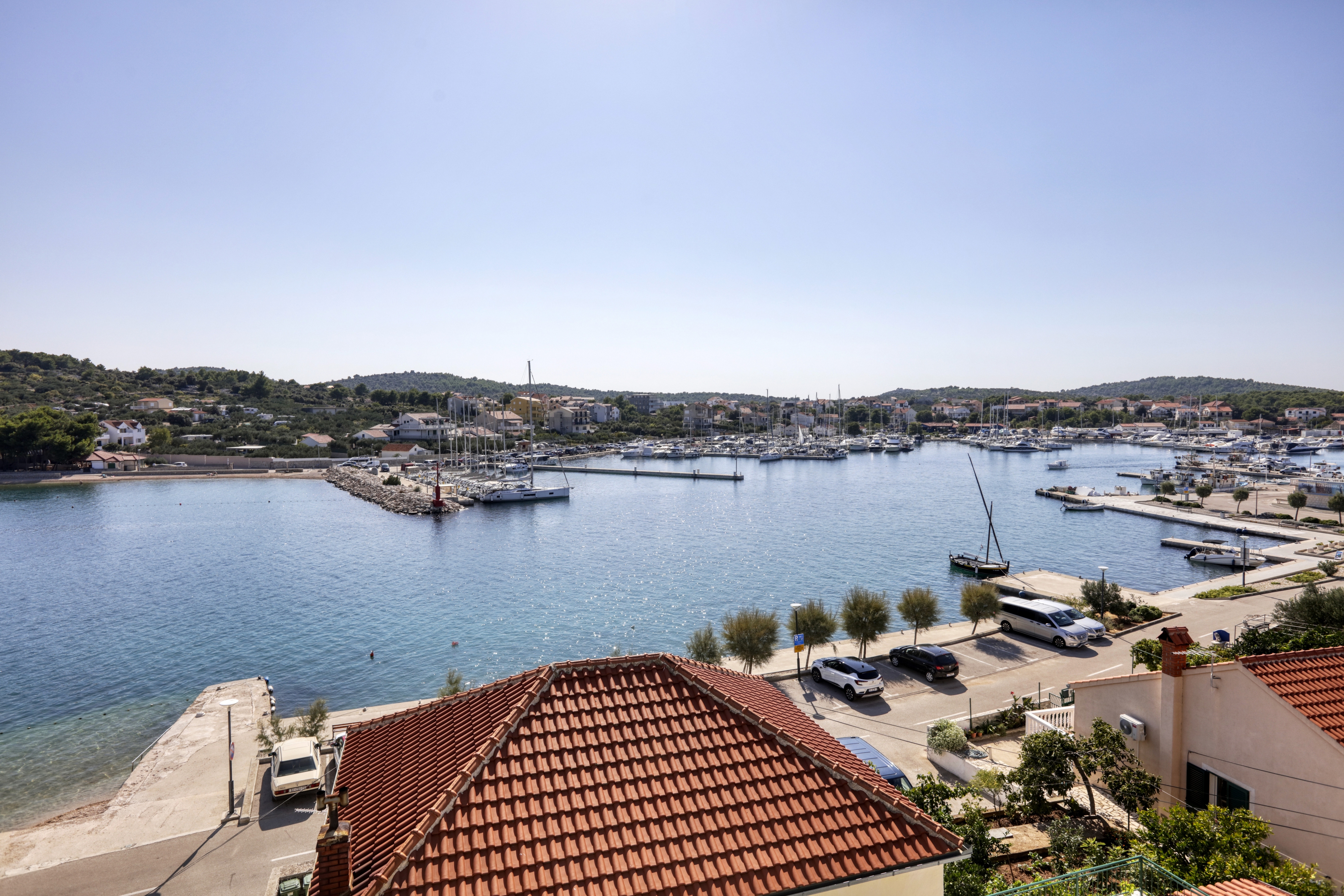 One bedroom apartment near beach Jezera, Murter  A-d