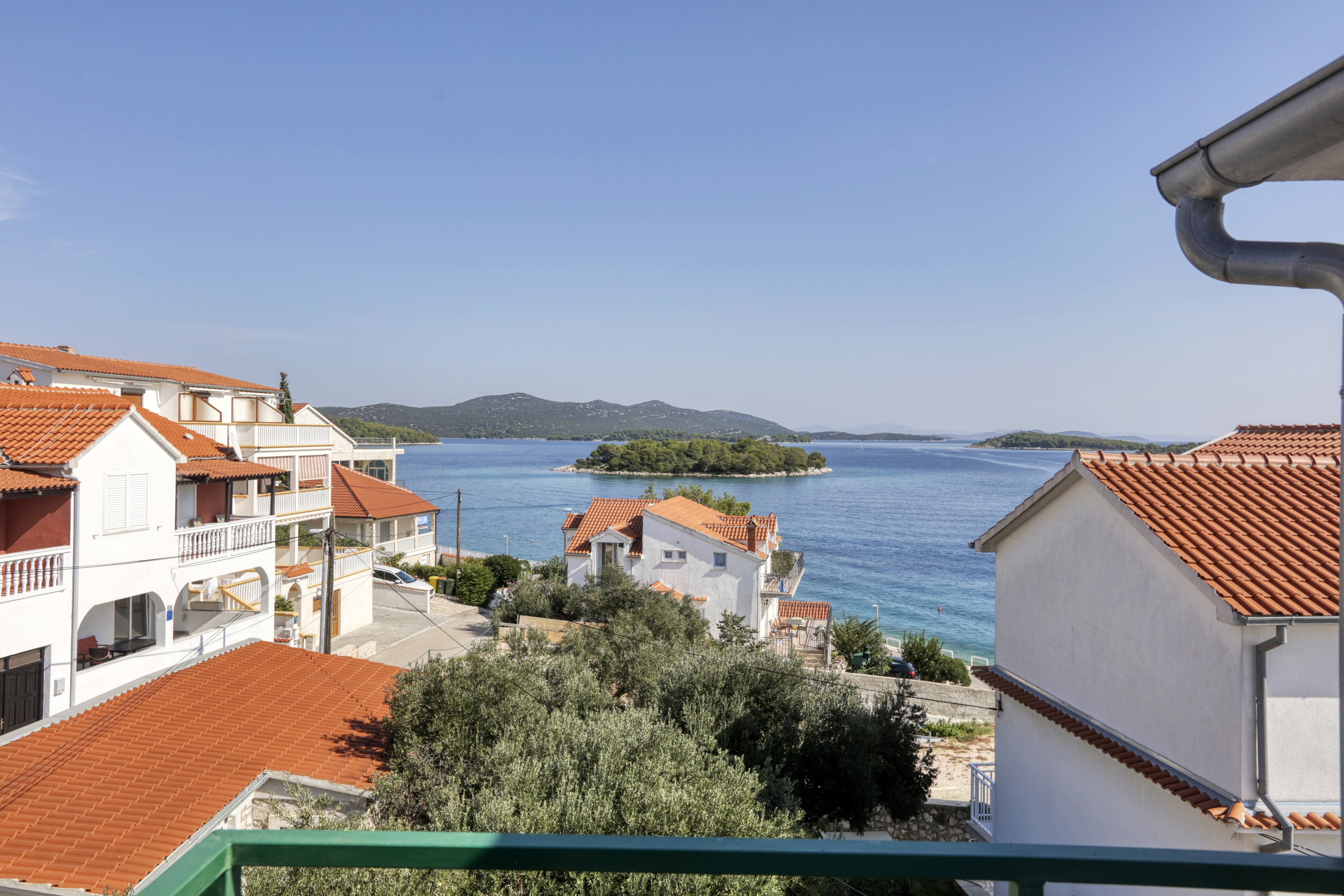 One bedroom apartment near beach Jezera, Murter  A-d