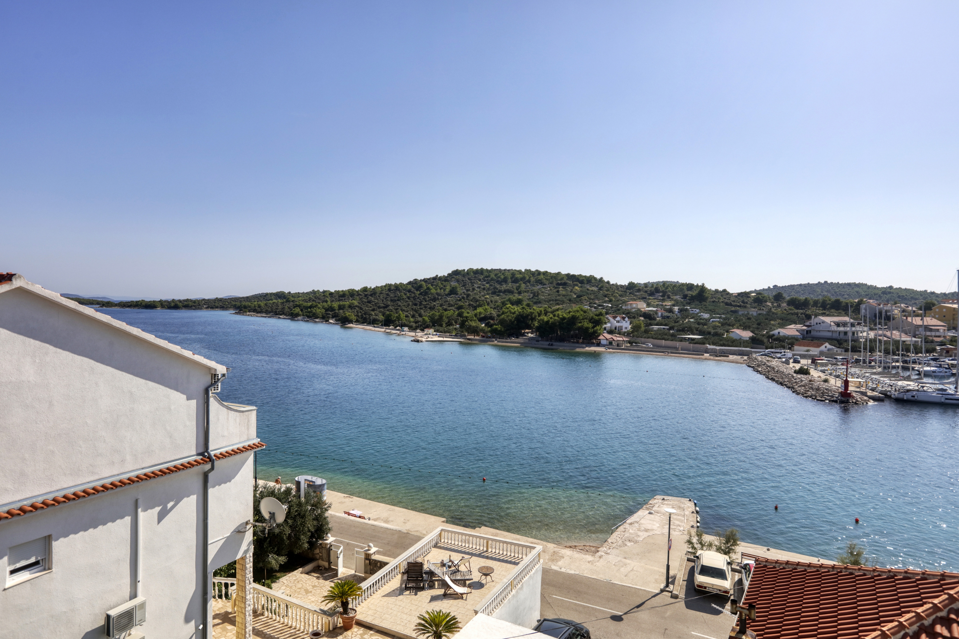 One bedroom apartment near beach Jezera, Murter  A-d