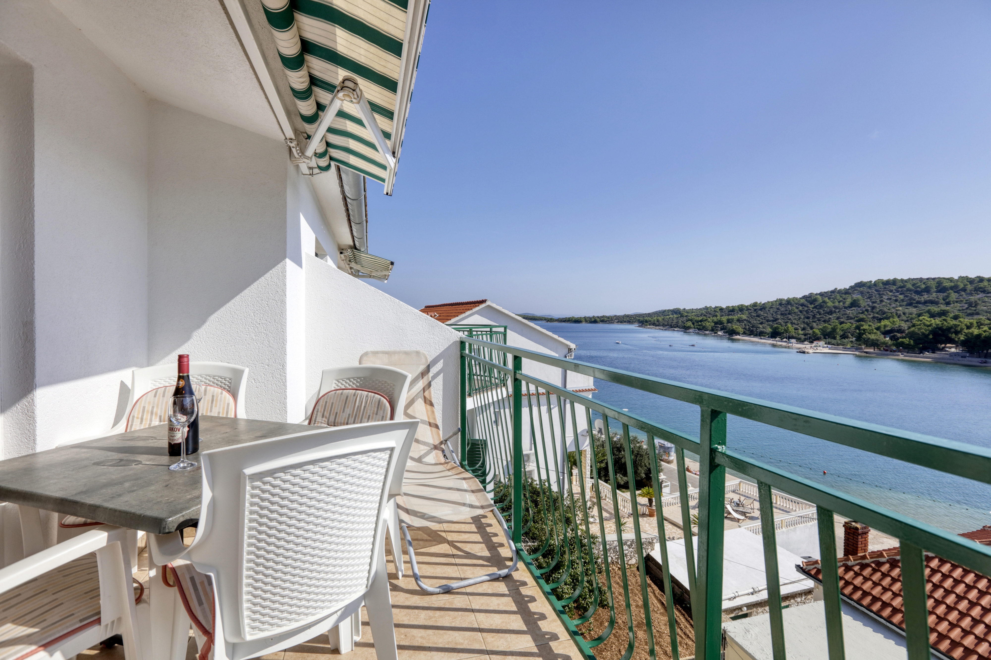 One bedroom apartment near beach Jezera, Murter  A-e