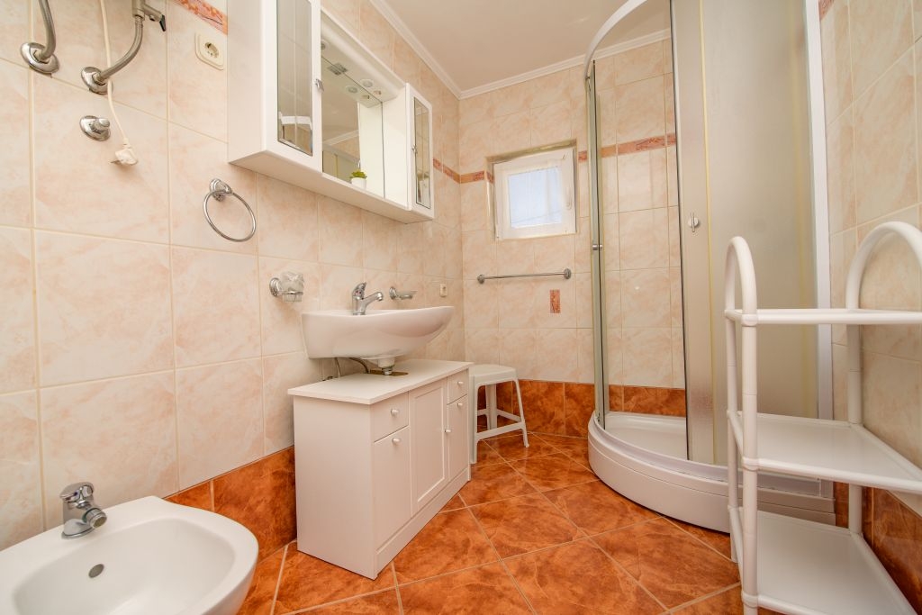 Two bedroom apartment near beach Nerezine, Lošinj  A-a