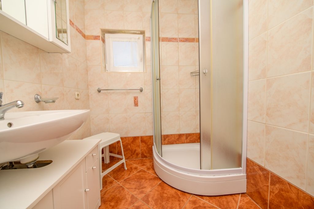 Two bedroom apartment near beach Nerezine, Lošinj  A-a