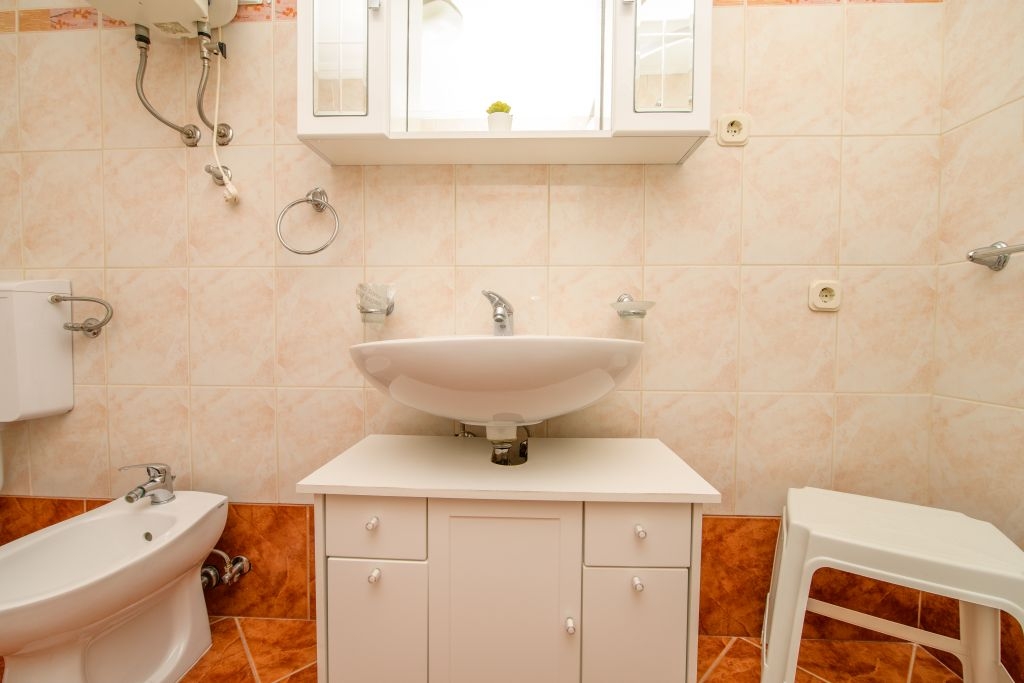 Two bedroom apartment near beach Nerezine, Lošinj  A-a