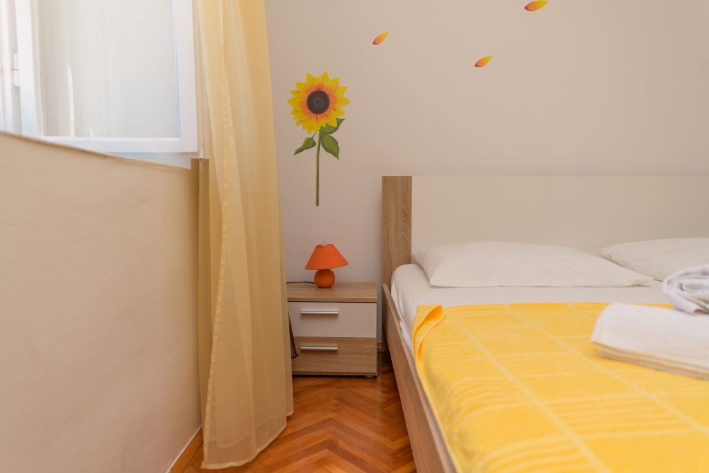 Two bedroom apartment near beach Nerezine, Lošinj  A-a