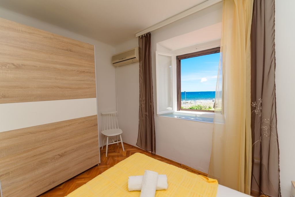 Two bedroom apartment near beach Nerezine, Lošinj  A-a