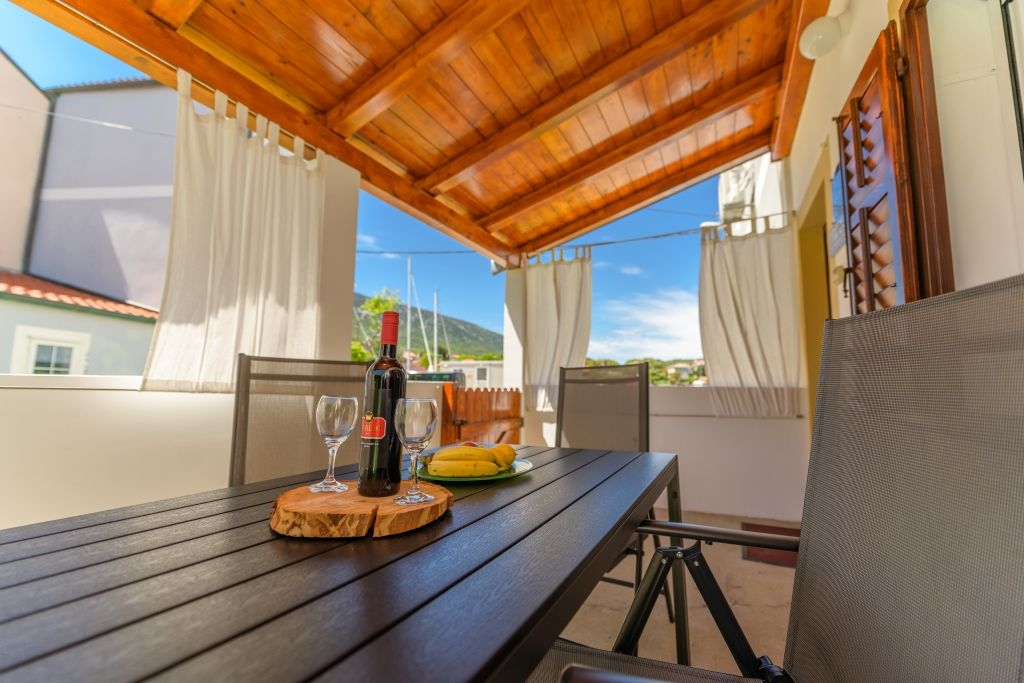 Two bedroom apartment near beach Nerezine, Lošinj  A-a