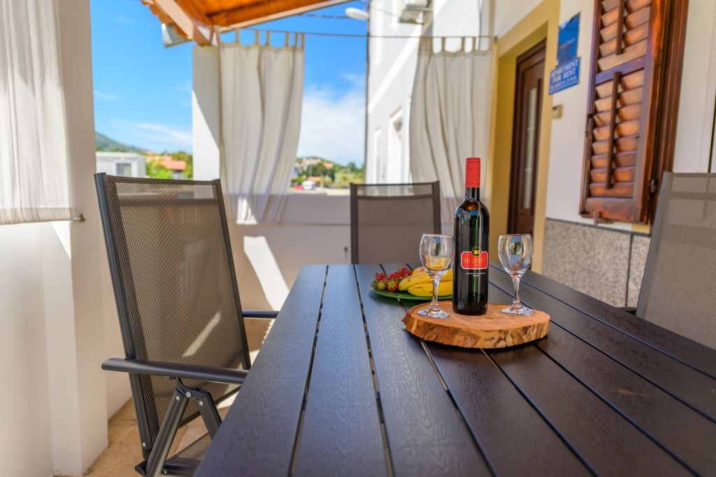 Two bedroom apartment near beach Nerezine, Lošinj  A-a