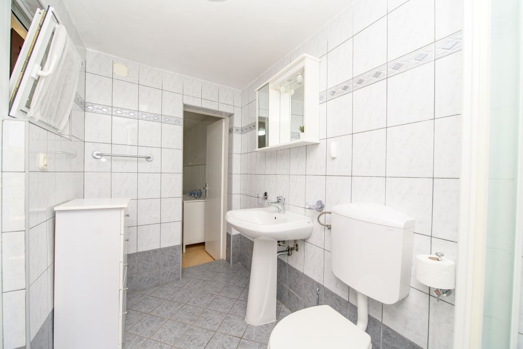 One bedroom apartment near beach Nerezine, Lošinj  A-b