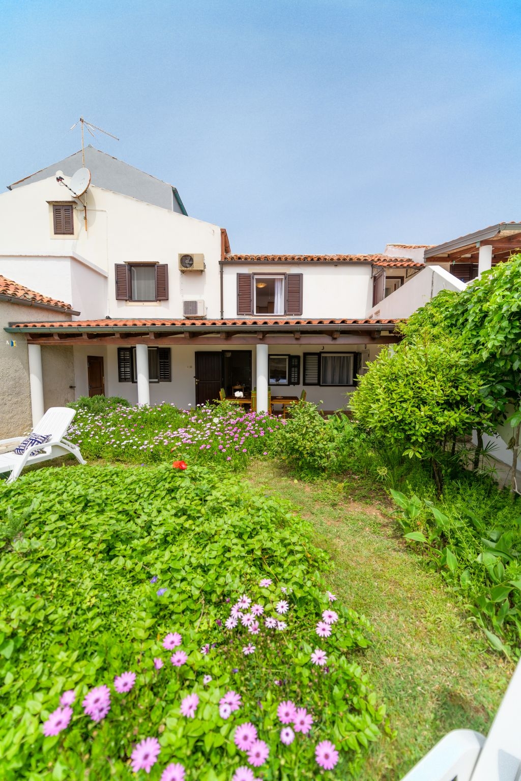 One bedroom apartment near beach Nerezine, Lošinj  A-b