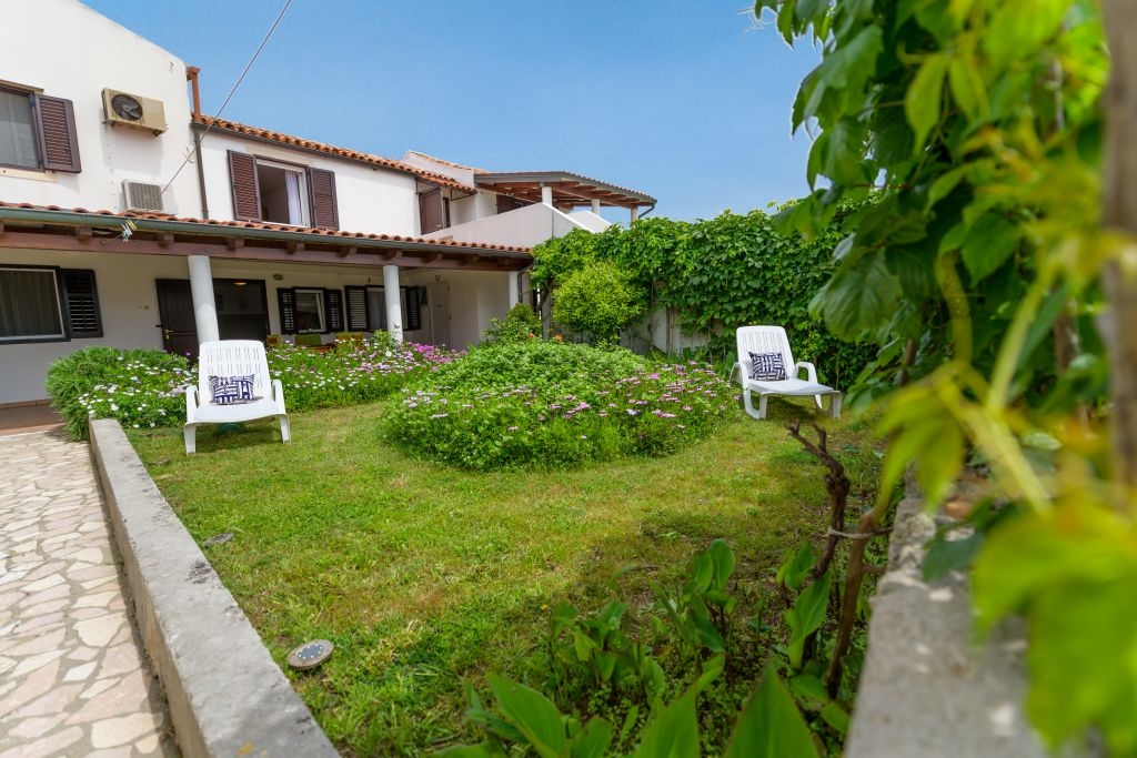 One bedroom apartment near beach Nerezine, Lošinj  A-b