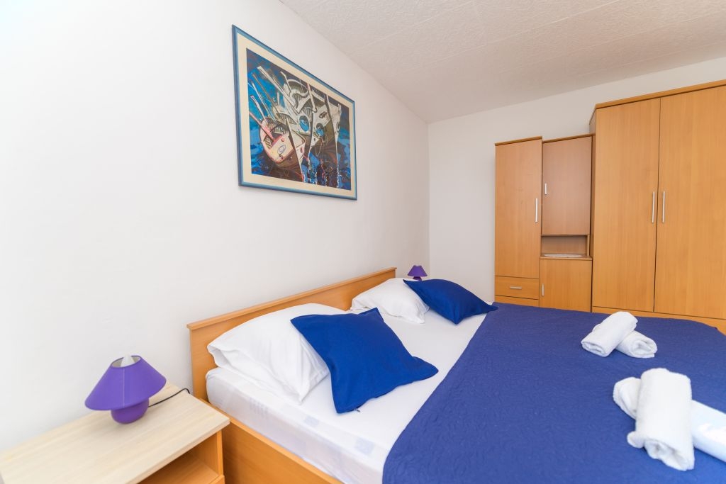 Two bedroom apartment near beach Nerezine, Lošinj  A-c