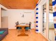 Jídelna Nerezine, Jídelna v ubytování typu apartment, s klimatizací a WiFi.