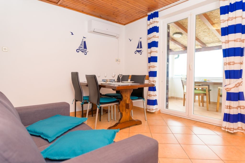 Two bedroom apartment near beach Nerezine, Lošinj (A-7963-c) Two bedroom apartment near beach Nerezine, Lošinj (A-7963-c)