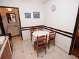 Mali Lošinj, Eetkamer in the apartment, air condition available, (pet friendly) en WiFi.