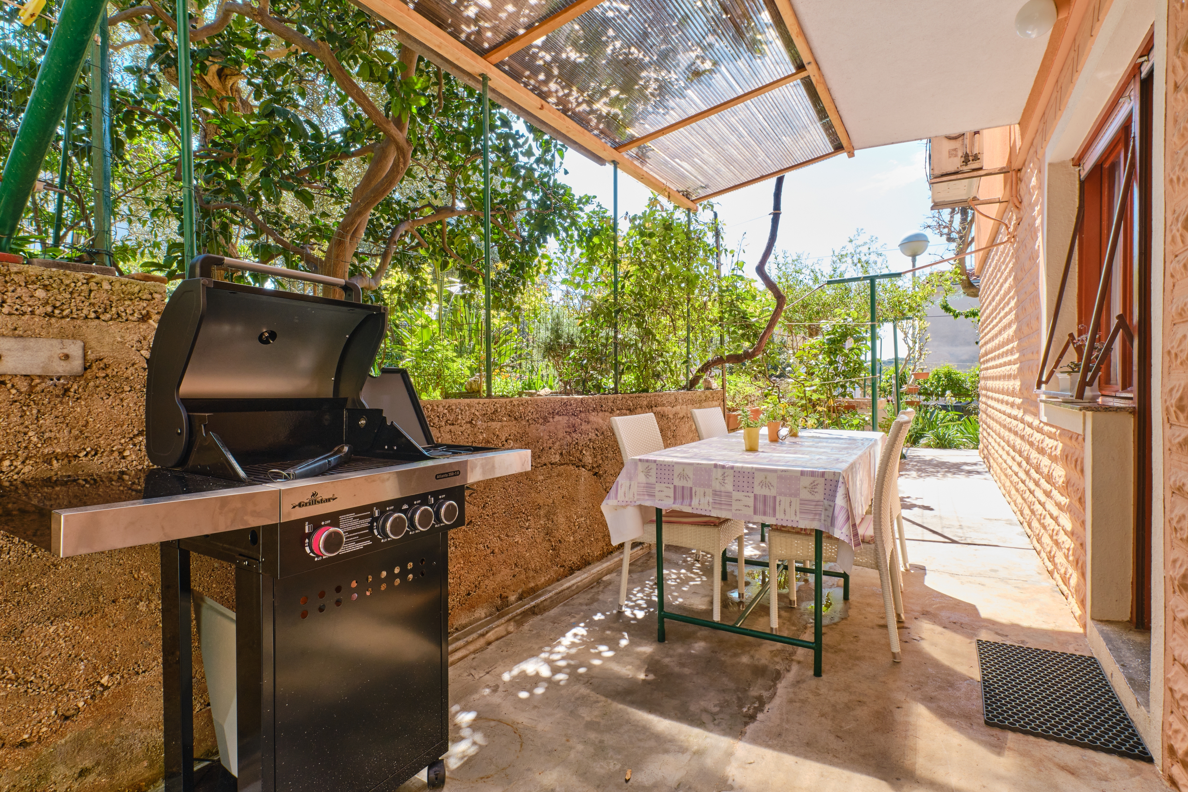 Two bedroom apartment with terrace Mali Lošinj, Lošinj  A-a