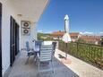 Jezera, Terrasse dans l’hébergement en type studio-apartment, avec la vue sur la mer et WiFi.