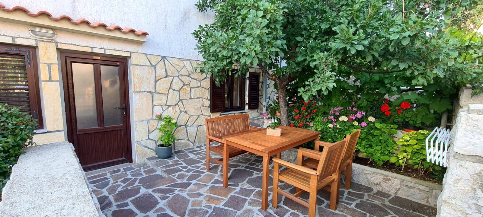 Jednosobni apartman s terasom Cres  A-a