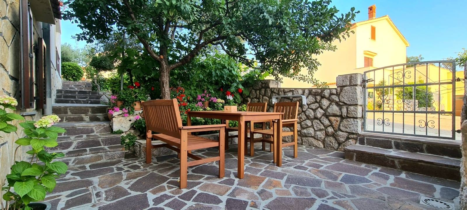 One bedroom apartment with terrace Cres (A-7983-a) One bedroom apartment with terrace Cres (A-7983-a)