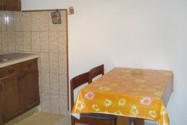 Dining room Cres, Dining room in the studio-apartment, WIFI.