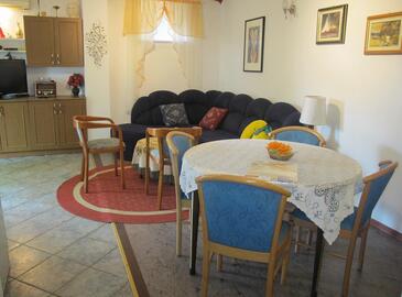 Mali Lošinj, Woonkamer in the apartment, air condition available en WiFi.