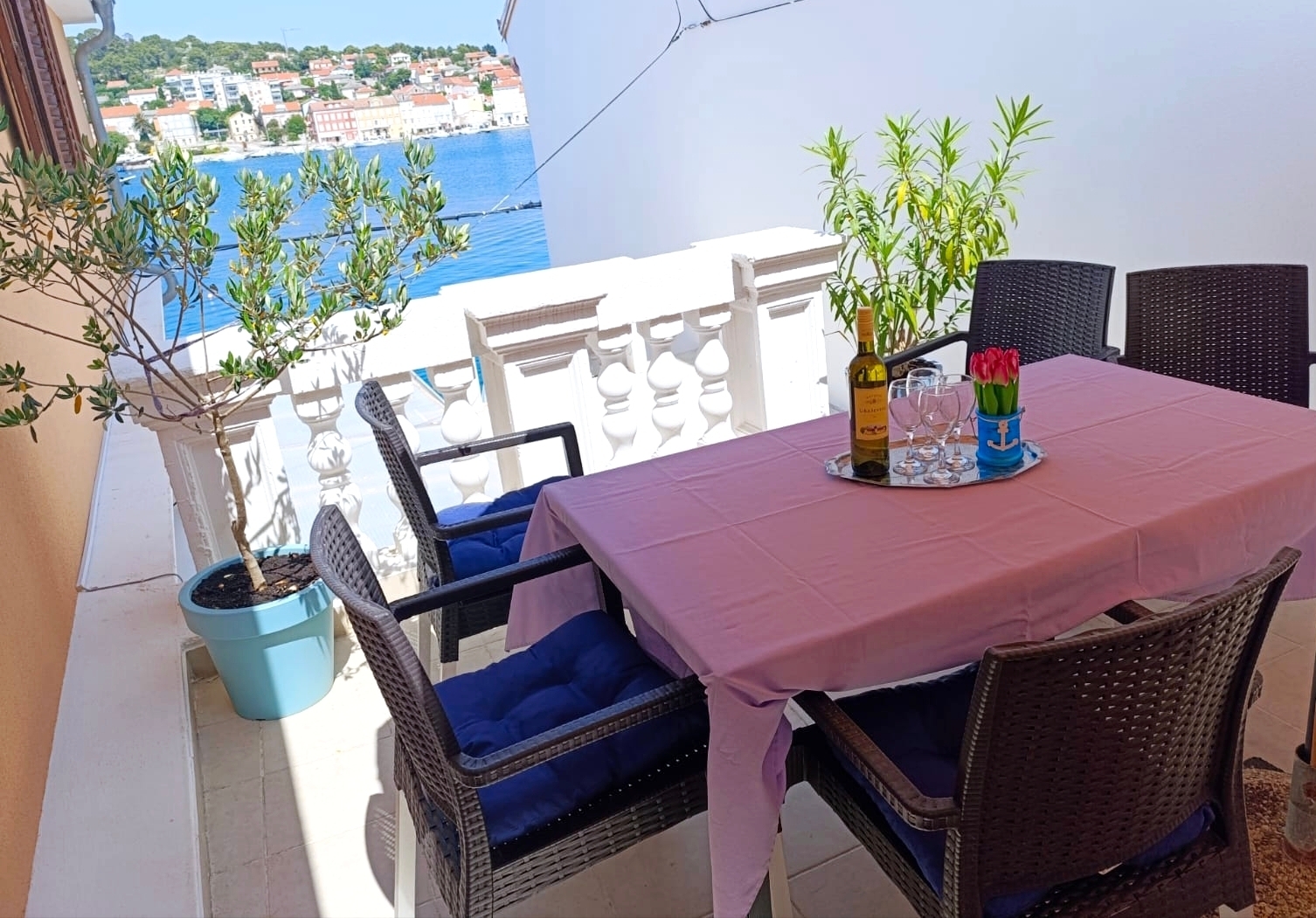 Three bedroom apartment with terrace and sea view Mali Lošinj, Lošinj  A-a