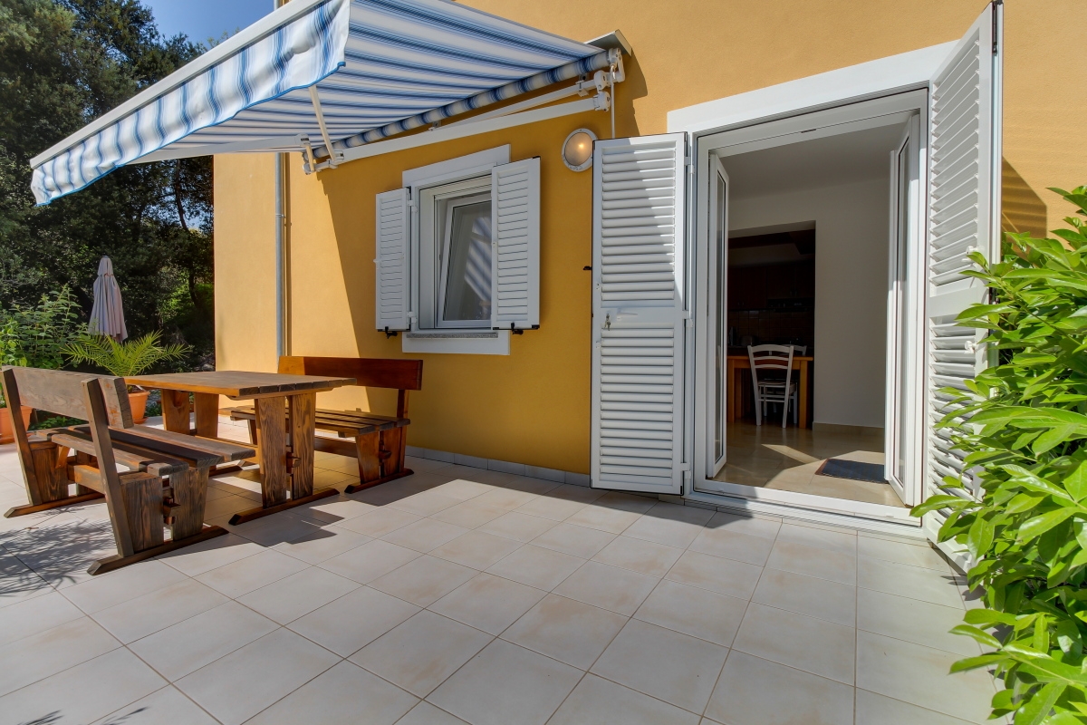 One bedroom apartment with terrace Artatore, Lošinj (A-8022-a)