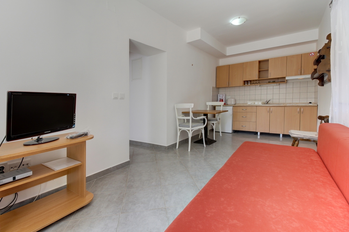 One bedroom apartment with terrace Artatore, Lošinj (A-8022-b)