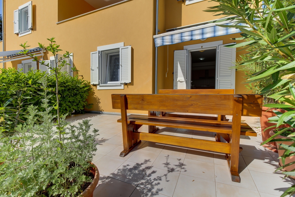 One bedroom apartment with terrace Artatore, Lošinj  A-b