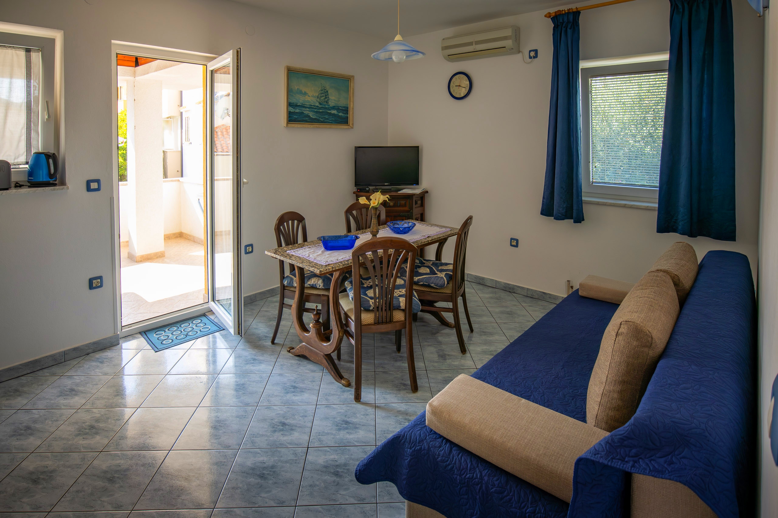 One bedroom apartment with terrace and sea view Mali Lošinj, Lošinj (A-8026-a)