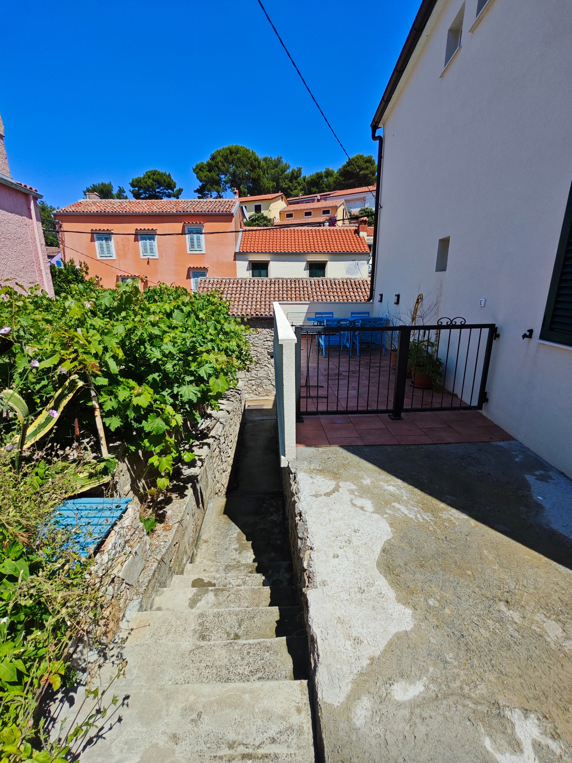 One bedroom apartment with terrace and sea view Veli Lošinj, Lošinj  A-a