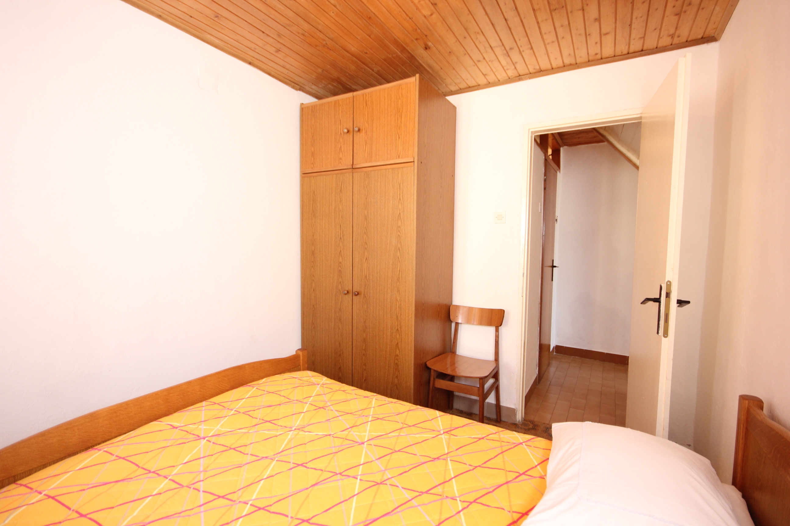 Top Cres Ustrine Top Cres Ustrine