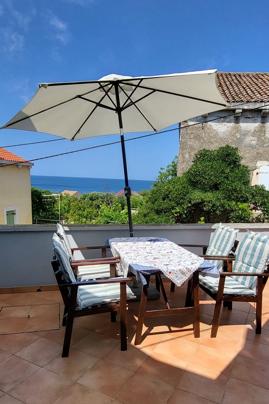 One bedroom house with terrace and sea view Unešić - Unije, Lošinj  K