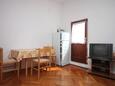 Ždrelac, Dining room in the apartment.