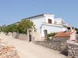 Ždrelac, Pašman, Hébergement 8046 - Appartement à proximité de la mer avec une plage rocheuse.