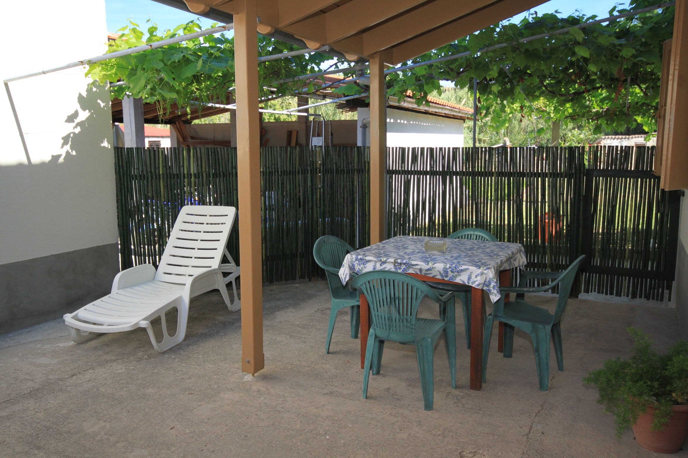 Two bedroom apartment with terrace Susak, Lošinj (A-8050-a)