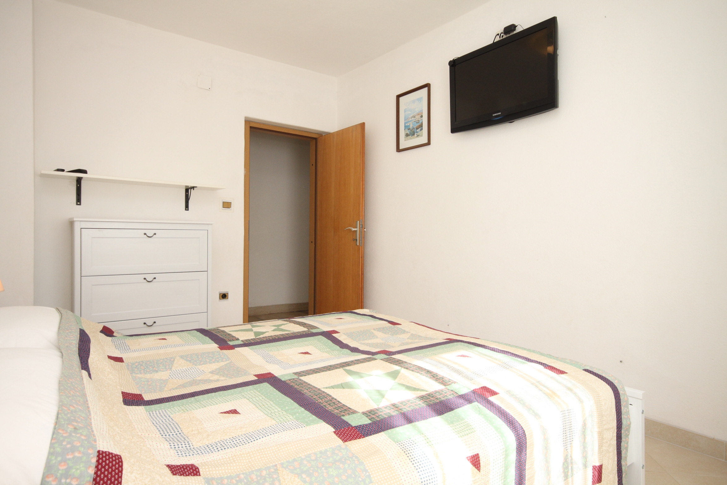 Three bedroom apartment near beach Cove Merašćica, Cres  A-a
