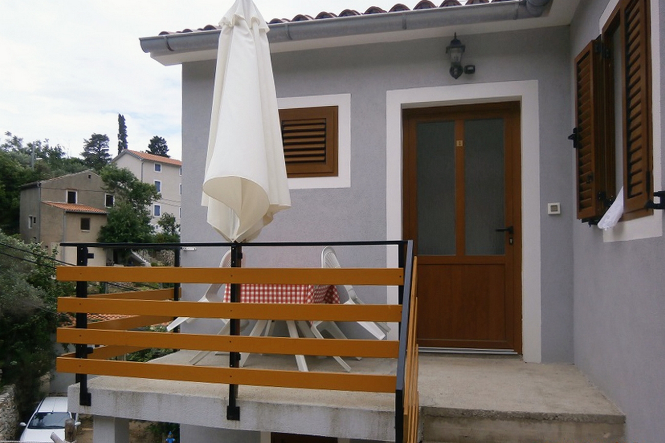 Two bedroom apartment with terrace Valun, Cres  A-a